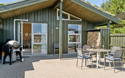 Elsabet - 750M from the Sea
