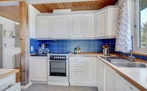Matilda - 375M from the Sea: Cocina, Mostrador, Aparato De Cocina, Electrodoméstico, Piso, Diseño De Interiores, Madera, Gabinetes, Suelo, Fregadero