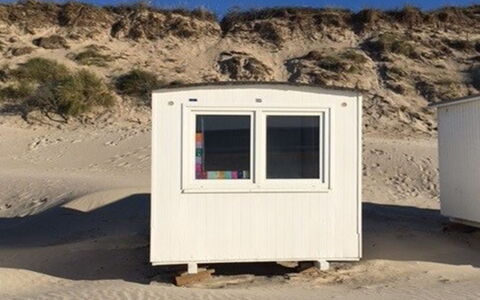 Bozin - 200M from the Sea: Arquitectura, Techo, Casa, Material Compuesto, La Luz Del Día, Vía Muerta, Entrada De Coches