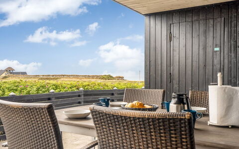 Fabiola - 200M from the Sea: Cabaña, Patio Interior, Yarda, Edificios Del Jardín, Cobertizo, Vía Muerta, Mueble Para Exteriores, Cuarto De Troncos, Estructura Al Aire Libre, Choza
