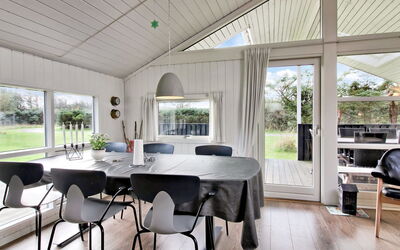 Annalisa - 1.2Km from the Sea