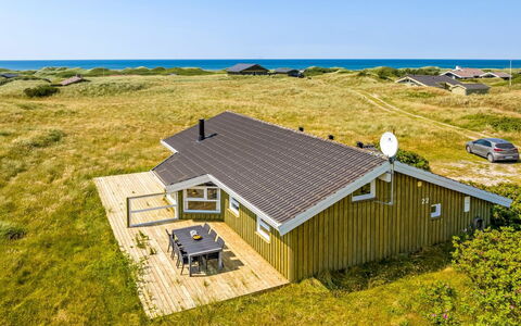 Katla - 400M from the Sea: Casa, Casa, Puerta, Techo, Cabaña, Inmuebles, Jardín, Sombra, Vía Muerta, Yarda