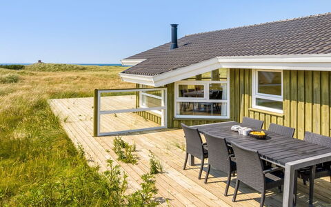Katla - 400M from the Sea: Casa, Casa, Puerta, Techo, Cabaña, Inmuebles, Jardín, Sombra, Vía Muerta, Yarda