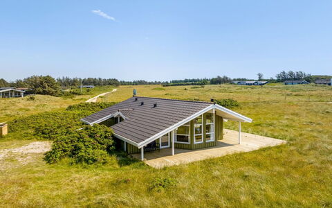 Katla - 400M from the Sea: Casa, Casa, Puerta, Techo, Cabaña, Inmuebles, Jardín, Sombra, Vía Muerta, Yarda
