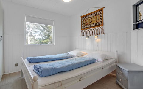 Hellin - 300M from the Sea: Piso, Suelo, Madera, Habitación, Diseño De Interiores, Cama, Techo, Mueble, Habitación, Lecho