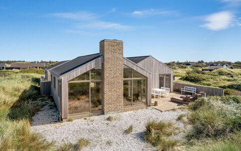 Friede - 100M from the Sea: Madera, Techo, Arquitectura, Casa, Casa, Cabaña, Vía Muerta, Madera Dura, Pendiente, Inmuebles