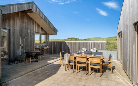 Friede - 100M from the Sea: Madera, Techo, Arquitectura, Casa, Casa, Cabaña, Vía Muerta, Madera Dura, Pendiente, Inmuebles