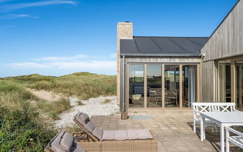 Friede - 100M from the Sea: Madera, Techo, Arquitectura, Casa, Casa, Cabaña, Vía Muerta, Madera Dura, Pendiente, Inmuebles