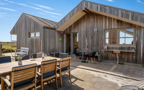 Friede - 100M from the Sea: Madera, Techo, Arquitectura, Casa, Casa, Cabaña, Vía Muerta, Madera Dura, Pendiente, Inmuebles