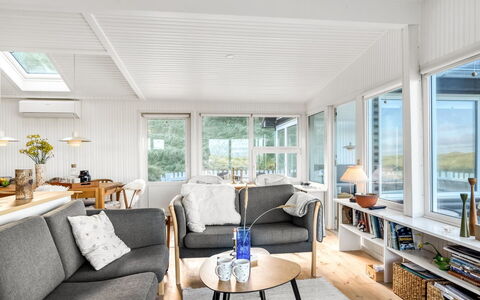 Ineke - 295M from the Sea: Mueble, Diseño De Interiores, Madera, Sofá, Piso, Techo, Suelo, Sala, Casa, Habitación