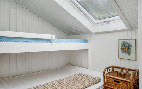 Ineke - 295M from the Sea: Madera, Diseño De Interiores, Habitación, Techo, Suelo, Cama, Piso, Linos, Mueble, Habitación