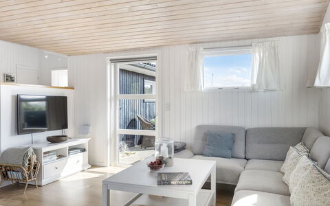 Ingemar - 100M from the Sea: Madera, Piso, Diseño De Interiores, Suelo, Mueble, Techo, Sofá, Sala, Casa, Suelos De Madera