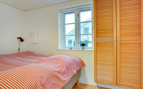 Sofine - 250M from the Sea: Madera, Habitación, Mueble, Cama, Diseño De Interiores, Suelo, Lecho, Piso, Marco De La Cama, Sábana