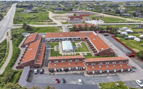 Skarp - 500M from the Sea: Casa, Casa, Puerta, Techo, Cabaña, Inmuebles, Jardín, Sombra, Vía Muerta, Yarda