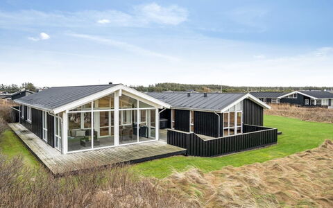 Eileen - 300M from the Sea: Madera, Casa, Cabaña, Casa, Techo, Área Rural, Vía Muerta, Cuarto De Troncos, Edificios Del Jardín, Madera Dura