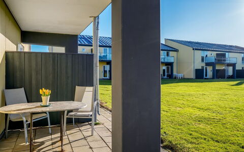 Risker - 70M from the Sea: Cabaña, Patio Interior, Yarda, Edificios Del Jardín, Cobertizo, Vía Muerta, Mueble Para Exteriores, Cuarto De Troncos, Estructura Al Aire Libre, Choza