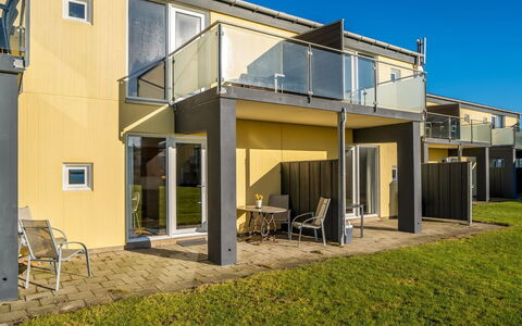 Risker - 70M from the Sea: Cabaña, Patio Interior, Yarda, Edificios Del Jardín, Cobertizo, Vía Muerta, Mueble Para Exteriores, Cuarto De Troncos, Estructura Al Aire Libre, Choza