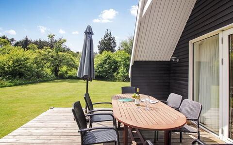 Windelgard - 1Km from the Sea: Piscina, Mueble Para Exteriores, Mueble, Recurso, Losa, Eco Hotel, Sombra, Silla, Ocio, Inmuebles