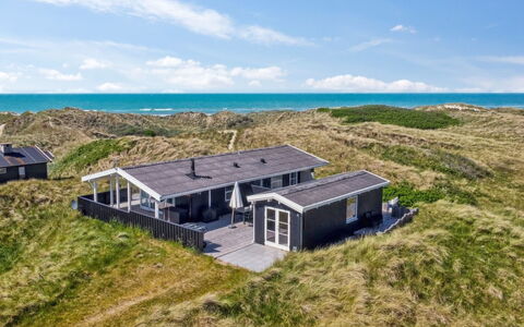 Gojko - 140M from the Sea: Madera, Casa, Cabaña, Casa, Techo, Área Rural, Vía Muerta, Cuarto De Troncos, Edificios Del Jardín, Madera Dura