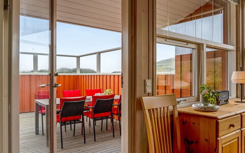 Dolma - 75M from the Sea: Casa, Casa, Puerta, Techo, Cabaña, Inmuebles, Jardín, Sombra, Vía Muerta, Yarda