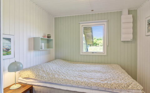 Herma - 300M from the Sea: Madera, Piso, Suelo, Habitación, Techo, Diseño De Interiores, Cama, Sábana, Marco De La Cama, Lecho