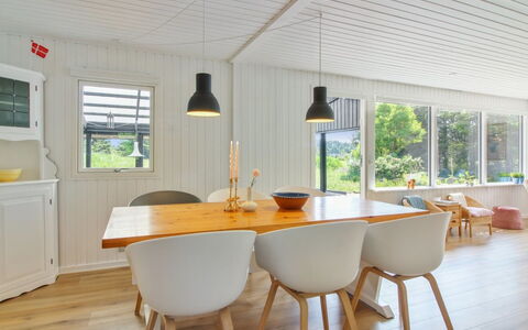 Herma - 300M from the Sea: Piso, Madera, Diseño De Interiores, Mueble, Techo, Suelo, Lámpara, Cocina Y Comedor Mesa, Comedor, Casa