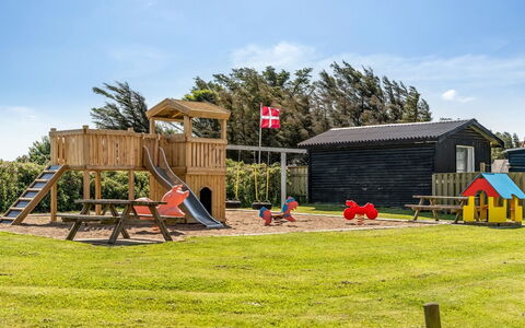Kauko - 150M from the Sea: Hierba, Espacio Publico, Sombra, Césped, Recreación, Jardín, Equipo De Juego Exterior, Cabaña, Paisajismo, Ocio