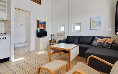 Tomte - 70M from the Sea: Mueble, Diseño De Interiores, Piso, Suelo, Madera, Techo, Habitación, Sofá, Departamento, Sala
