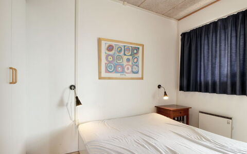 Tomte - 70M from the Sea: Pared, Diseño De Interiores, Techo, Mueble, Piso, Habitación, Suelo, Encendiendo, Cama, Habitación