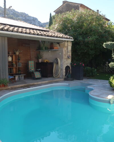 La Croix du Puits: Agua, Planta, Propiedad, Cielo, Edificio, Árbol, Piscina, Ocio, Puerta, Sombra