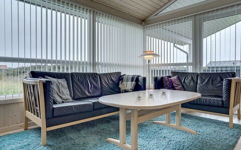 Joella - 200M from the Sea: Diseño De Interiores, Mueble, Techo, Piso, Suelo, Sofá, Sala, Suelos De Madera, Silla