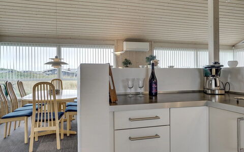 Joella - 200M from the Sea: Piso, Techo, Diseño De Interiores, Suelo, Mueble, Mostrador, Cocina, Gabinetes, Habitación, Silla