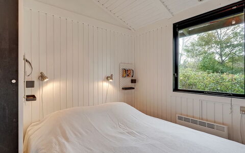 Avia - 500M from the Sea: Pared, Madera, Habitación, Techo, Diseño De Interiores, Cama, Suelo, Piso, Lecho, Sábana
