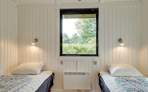 Avia - 500M from the Sea: Cama, Habitación, Madera, Diseño De Interiores, Techo, Suelo, Piso, Lecho, Sábana, Marco De La Cama