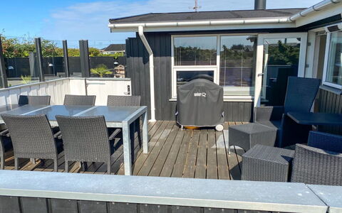 Laurits - 300M from the Sea: Piscina, Mueble Para Exteriores, Mueble, Recurso, Losa, Eco Hotel, Sombra, Silla, Ocio, Inmuebles