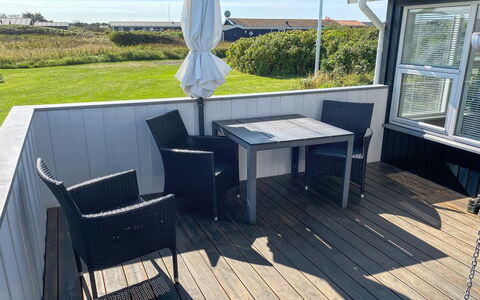 Laurits - 300M from the Sea: Piscina, Mueble Para Exteriores, Mueble, Recurso, Losa, Eco Hotel, Sombra, Silla, Ocio, Inmuebles