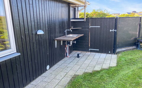 Laurits - 300M from the Sea: Piscina, Mueble Para Exteriores, Mueble, Recurso, Losa, Eco Hotel, Sombra, Silla, Ocio, Inmuebles