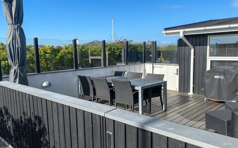 Laurits - 300M from the Sea: Piscina, Mueble Para Exteriores, Mueble, Recurso, Losa, Eco Hotel, Sombra, Silla, Ocio, Inmuebles