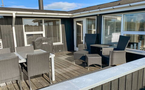Laurits - 300M from the Sea: Piscina, Mueble Para Exteriores, Mueble, Recurso, Losa, Eco Hotel, Sombra, Silla, Ocio, Inmuebles