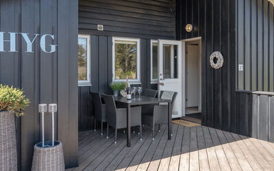 Lovisa - 500M from the Sea