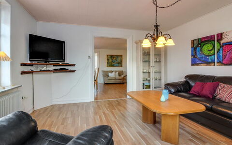 Fraþulf - 6Km from the Sea: Mueble, Diseño De Interiores, Piso, Sofá, Techo, Madera, Suelo, Sala, Habitación, Encendiendo