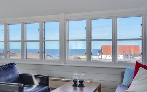 Nantje - 125M from the Sea: Suelo, Diseño De Interiores, Mar, Vaso, Habitación, Techo, La Luz Del Día, Oceano, Sombra, Madera Dura