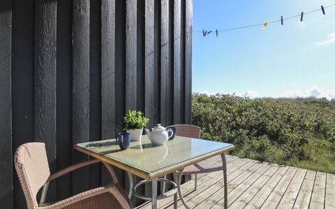 Lauri - 350M from the Sea: Techo, Casa, Barrio Residencial, Casa, Inmuebles, Cabaña, Diseño
