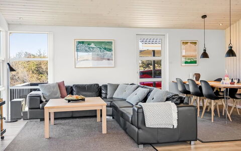 Ingela - 350M from the Sea: Sofá, Mueble, Diseño De Interiores, Piso, Madera, Sala, Suelo, Techo, Suelos De Madera, Casa