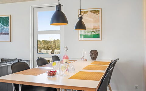 Ingela - 350M from the Sea: Mueble, Diseño De Interiores, Piso, Madera, Lámpara, Techo, Cocina Y Comedor Mesa, Comedor, Mesa, Silla
