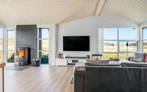 Ingela - 350M from the Sea: Piso, Diseño De Interiores, Madera, Mueble, Suelo, Techo, Suelos De Madera, Sofá, Sala, Casa