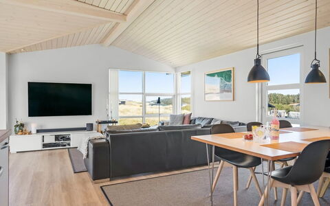 Ingela - 350M from the Sea: Suelos De Madera, Techo, Madera Dura, Manchas De Madera, Tablón, Sofá, Sala, Suelo Laminado, Sofa Cama