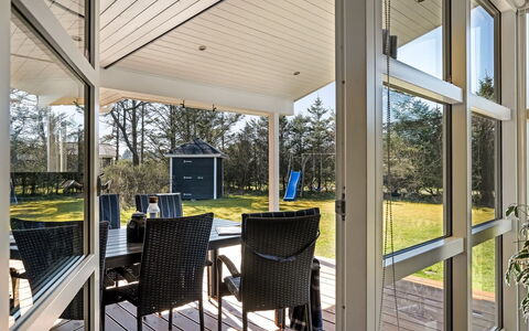 Troels - 750M from the Sea: Piscina, Mueble Para Exteriores, Mueble, Recurso, Losa, Eco Hotel, Sombra, Silla, Ocio, Inmuebles