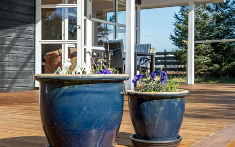 Troels - 750M from the Sea: Piscina, Mueble Para Exteriores, Mueble, Recurso, Losa, Eco Hotel, Sombra, Silla, Ocio, Inmuebles