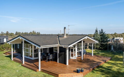 Troels - 750M from the Sea: Piscina, Mueble Para Exteriores, Mueble, Recurso, Losa, Eco Hotel, Sombra, Silla, Ocio, Inmuebles